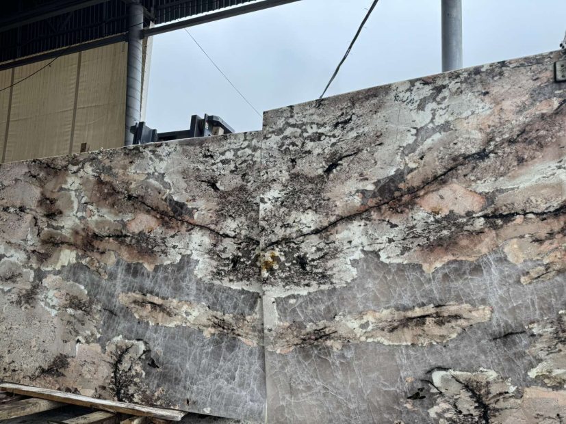 Кварцит Patagonia Pink -  купить в Киеве