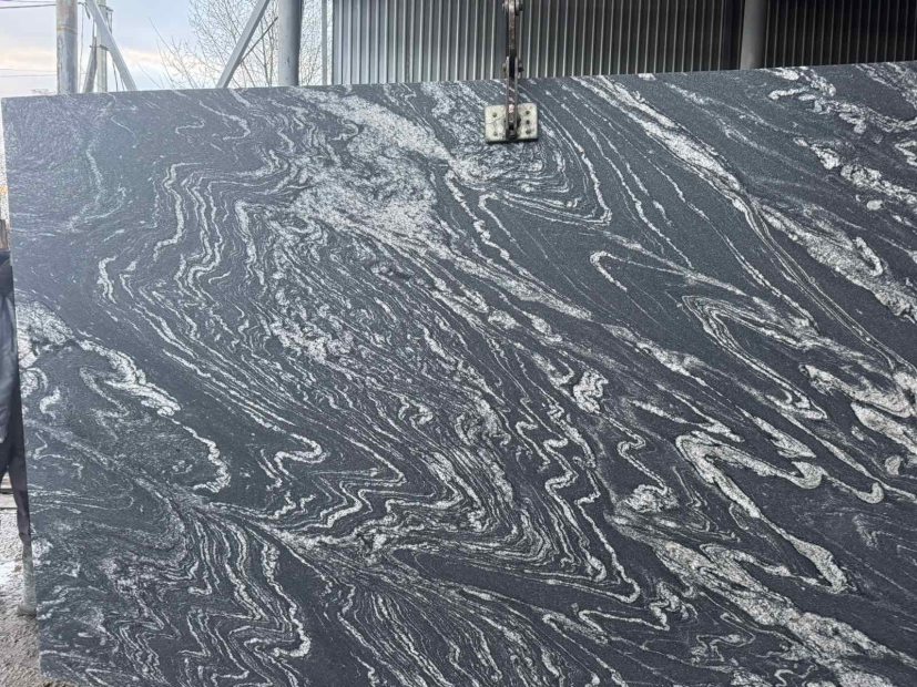 Гранит Black Forest -  текстура