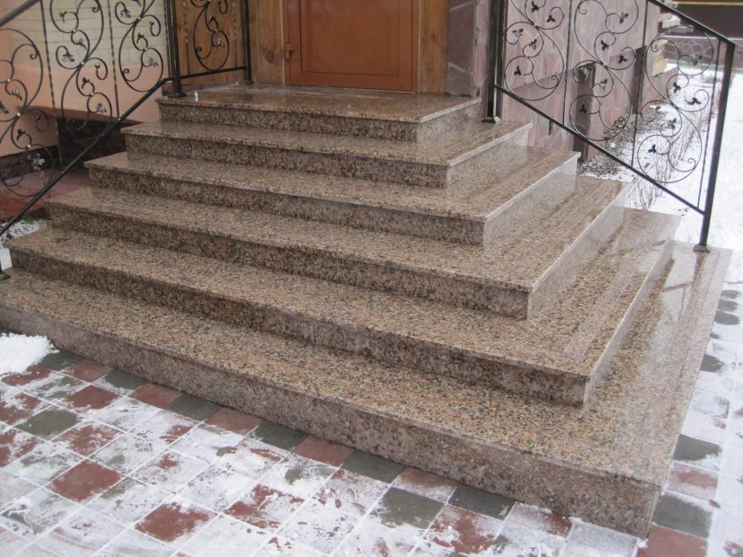 Сходи з граніту -  фото
