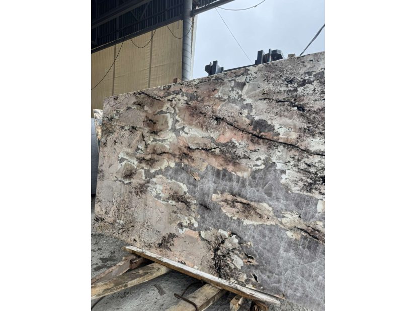 Кварцит Patagonia Pink -  купить в Украине