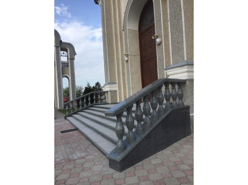 Балясини та поручні з граніту -  заказать