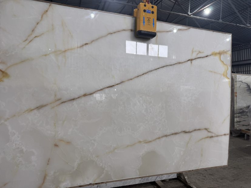 Оникс White -  цена за м2