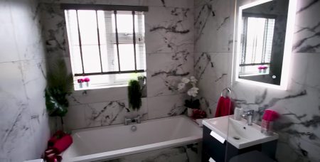 Современный дизайн ванной комнаты: использование мраморной плитки